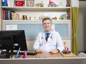 doc-dr-adnan-ayvaz-kimdir